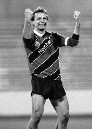 Jubel von Karl Heinz Charly Körbel (Eintracht Frankfurt)