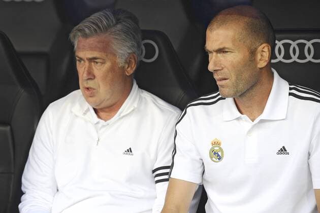 Carlo Ancelotti und Zinedine Zidane beim Liga BBVA Match Real Madrid gegen Athletic Bilbao (3:1) im Estadio Santiago Bernabeu. Madrid, 01.09.2013 Foto:xDyDxFotografosx xFuturexImage