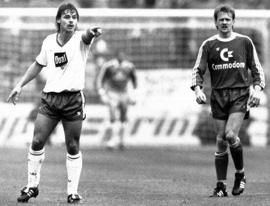 FC Bayern München - FC Schalke 04 8:1 - Olaf Thon (Schalke, li.) und Hans Dorfner (Bayern)