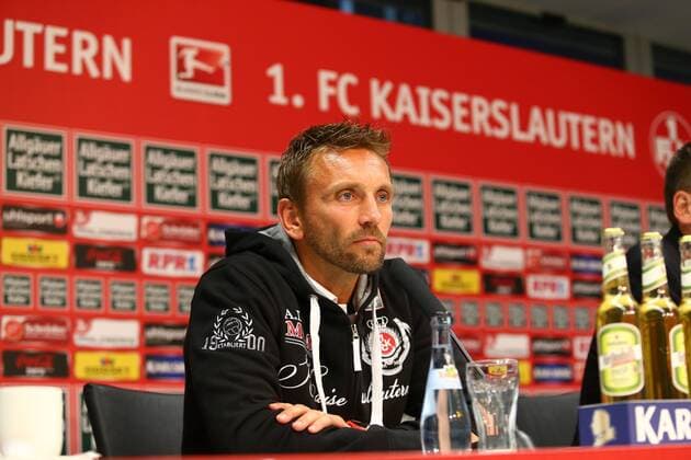 Oliver Schäfer (Trainer 1.FC Kaiserslautern) in der Pressekonferenz nach dem Spiel 1.FC Kaiserslautern vs FC Energie Cottbus --- Fussball --- 2. Bundesliga --- 02.09.2013 EP_ans