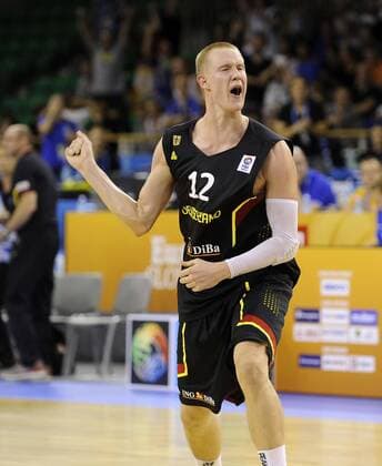 Basketball Ljubljana 04.09.2013 Eurobasket 2013 Europameisterschaften der Herren Frankreich (FRA) - Deutschland (GER) Jubel GER Robin Benzing (Deutschland, No.12)