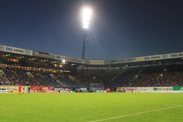 Fußball, Stadiongeschichte FC Hansa Rostock Spiel des FC Hansa Rostock in der 3.Liga Saison 2013 2014 am 7. Spieltag gegen die Mannschaft von Jahn Regensburg Mittwoch (04.09.2013) in der DKB Arena von Rostock. Blick in die DKB Arena