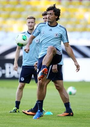 FUSSBALL - FIFA WM 2014 Quali, GER vs AUT, Vorberichte, Training MUENCHEN,DEUTSCHLAND,05.SEP.13 - FUSSBALL - FIFA Weltmeisterschaft 2014, Qualifikation, OEFB Länderspiel, Deutschland vs Österreich, Vorberichte, Abschlusstraining Nationalmannschaft GER. Bild zeigt Mats Hummels (GER). 