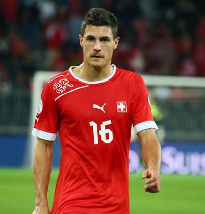 06.09.2013 Bern Fussball Nationalmannschaft Herren WM - Qualifikation Schweiz - Island Bild zeigt Torschütze Fabian Schär (SUI) Aktion Einzelbild Foto 