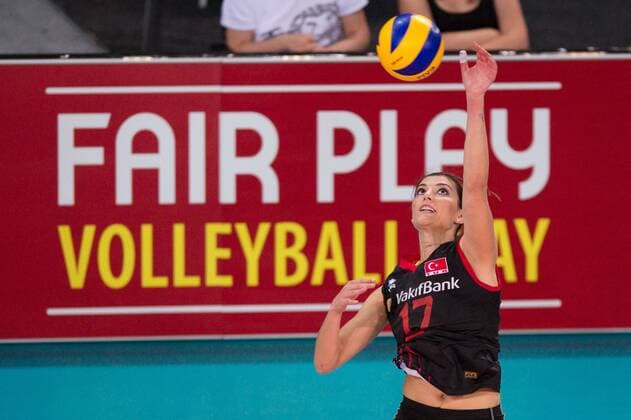 Volleyball, Europameisterschaft 2013, Niederlande vs. Türkei Türkei 06.09.13, Gerry-Weber-Stadion, Halle Westfalen Angriff Neshlihan Darnel ( 17 TUR)