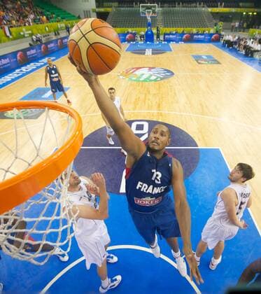 Basketball Ljubljana 09.09.2013 Eurobasket 2013 Europameisterschaften der Herren Vorrunde Belgien (BEL, weiß) - Frankreich (FRA, blau) Boris Diaw (Frankreich, No.13)