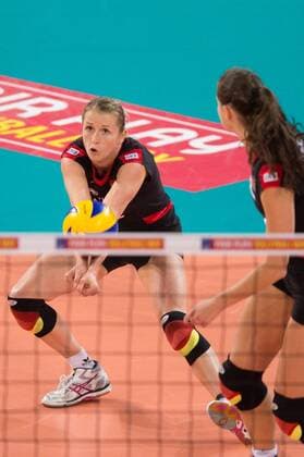 Volleyball, Europameisterschaft 2013, Viertelfinale, Deutschland vs. Kroatien 11.09.13, Gerry-Weber-Stadion, Halle Westfalen Annahme Heike Beier ( 12 GER)