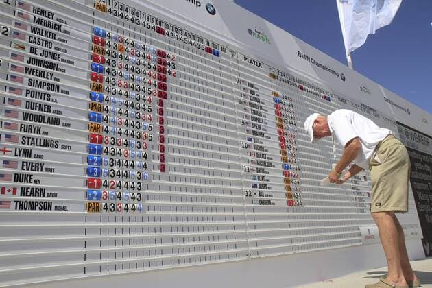 12 September 2013:A volunteer tends to the scoreboard during First Round action of the BMW Championship at Conway Farms Golf Club in Lake Forest, Illinois. GOLF: SEP 12 PGA Golf Herren - BMW Championship - Round 01 Icon20417083 EDITORIAL USE ONLY