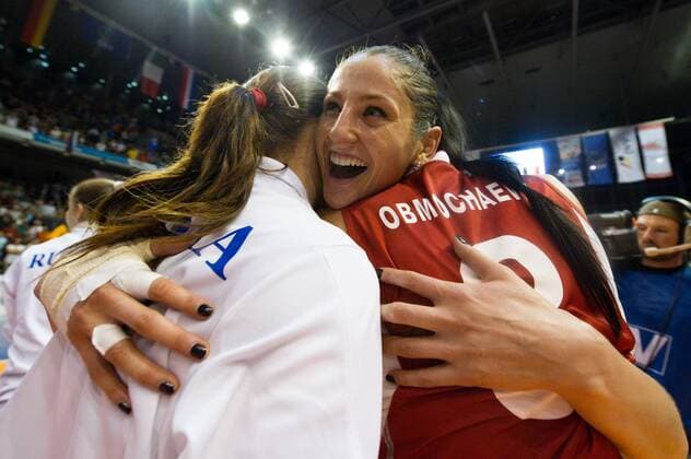 Volleyball, Europameisterschaft 2013, Halbfinale, Russland vs. Serbien 13.09.13, Max Schmeling Halle, Berlin Jubel Russland nach dem Sieg - Tatiana Kosheleva ( 15 RUS)