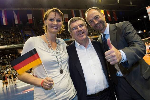 Volleyball, Europameisterschaft 2013, Halbfinale, Deutschland vs. Belgien 13.09.13, Max Schmeling Halle, Berlin Angelina Grün Gruen, Dr. Thomas Bach (Präsident Präsident Internationales Olympisches Kommittee IOC), Michael Krohne (Präsident Präsident Deutscher Volleyball Verband DVV)