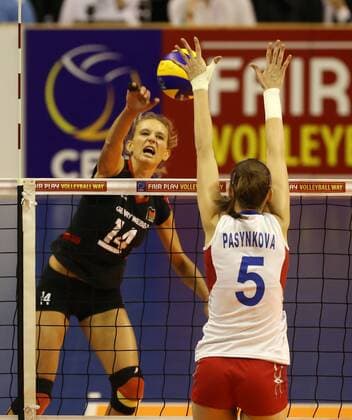 Margareta Anna Kozuch, Alexandra PASYNKOVA Aktion Spielszene Zweikampf Volleyball CEV Europameisterschaft EM 2013 Damen Finale Saison 2013 14 14.09.2013 BR Deutschland vs. Russland