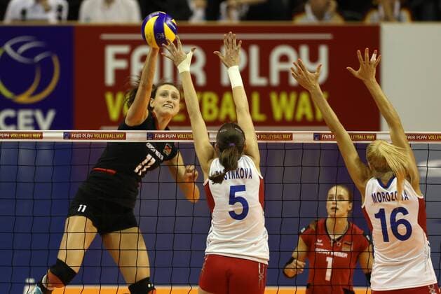 Christine Fürst, Alexandra PASYNKOVA, Lenka Dürr, Iuliia Morozowa Aktion Spielszene Zweikampf Volleyball CEV Europameisterschaft EM 2013 Damen Finale Saison 2013 14 14.09.2013 BR Deutschland vs. Russland