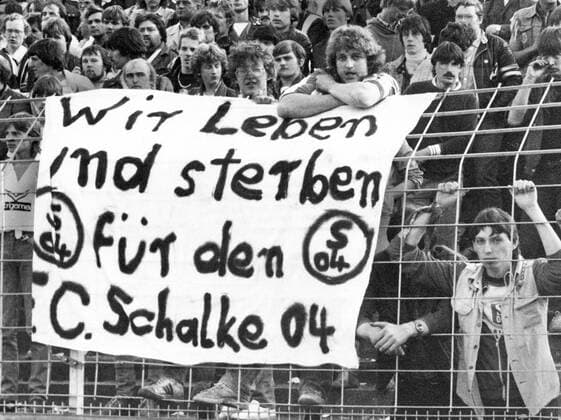 Fans des FC Schalke 04 leben und sterben für ihren Verein