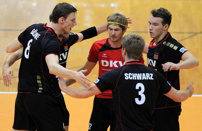 Volleyball, Länderspiel, Herren, Deutschland - Italien 16.09.13 , Nordhausen, Wiedigsburghalle, Volleyball, Männer, Freundschaftsspiel in Vorbereitung auf die Europameisterschaft EM, Länderspiel Deutschland vs Italien im Bild: Jubel Marcus Böhme, Ferdinand Tille, Sebastian Schwarz und Denys Kaliberda (alle Deutschland)