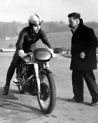 John Surtees practising at Brands Hatch on his Norton motorbike. He is trying to get fit after his crash and is taking things slowly but he hopes to be riding at the Easter races . 23 February 1957  UnitedArchives00418198