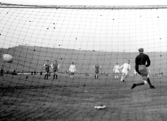 Hungarian Footballer Ferenc Puskas, who plays for Real Madrid (left of goalkeeper) flicks the ball into the net from a penalty kick to mark up Real Madrid s fourth goal against Eintracht Frankfurt during their Euorpean Cup Final match at Hampden Park. Real Madrid won 7-3 and won the European Cup for the fifth time. 18th May 1960  UnitedArchives00537696