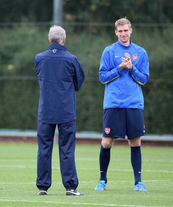 Arsenal s Per Mertesacker chats with Arsene Wenger during training Arsenal Training session - Champions League - London Colney - London - England -17 09 2013 - Pic David Klein Sportimage EDITORIAL USE ONLY. No use with unauthorised audio, video, data, fixture lists, club league logos or live services. Online in-match use limited to 120 images, no video emulation. No use in betting, games or single club league player publications.