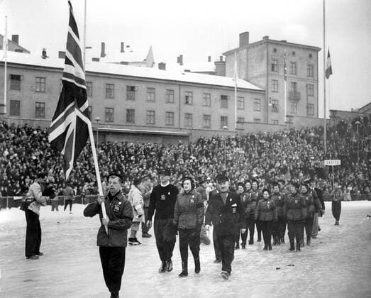 1952 Winter Olympics The opening ceremony of the VIth Olympic Winter Games at Bislette Stadium, Oslo, Norway by Prince Harold and Princess Ragnhild. 16th February 1952., Olympia, Olympiade, Olympische Spiele, Norwegen  UnitedArchives00781751