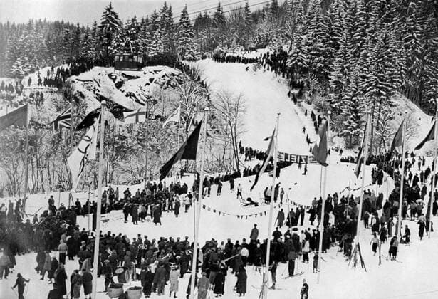 Corner in the downhill skiing run on the second day of the IV Winter Olympics in 1936. Â  UnitedArchives00797752
