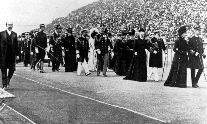 Royal Procession across Stadium, 1906 Olympic Games.  UnitedArchives00900320