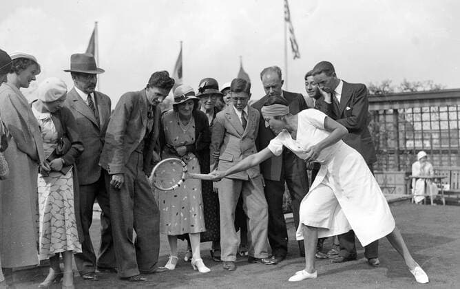 Mlle Suzanne Lenglen , wearing a tennis costume of her own design , is now at Selfridges , where she has joined the sports section to give expert advice 19 September 1933  UnitedArchives00921635