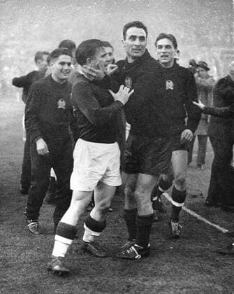 England v Hungary Jubilant Hungarians Ferenc Puskas (left) and goalkeeper Geller celebrate victory over England at Wembley. 25th November 1953  UnitedArchives00925864