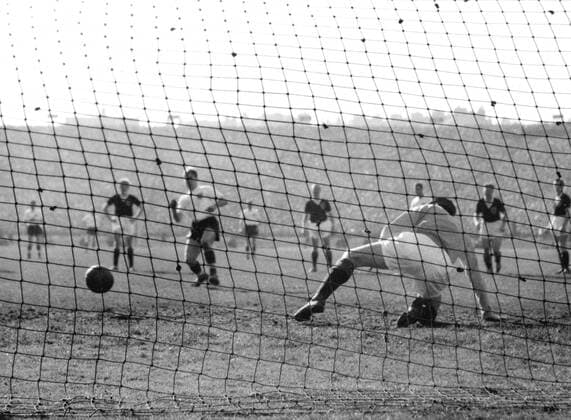 9th April 1960: England (1) versus Scotland (1) at Hampden Park. Photo shows: England s equaliser from Bobby Charlton from the penalty spot. Scotland s goalkeeper, Haffey goes the wrong way.  UnitedArchives01009423