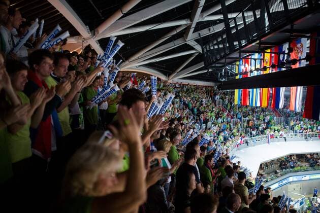 16.09.2013, SRC Stozice, Ljublijana, SLO, Eurobasket EM 2013, Finnland vs Slowenien, im Bild Fans during the Eurobasket EM 2013 match between Finland and Slovenia at the SRC Stozice in Ljubljana, Slowenia on 2013 09 16. EP_SPIDA E