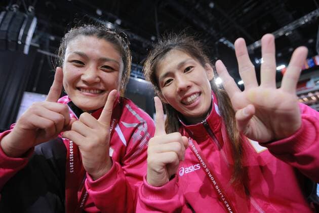 (L-R) Kaori Icho, Saori Yoshida (JPN), SEPTEMBER 19, 2013 - Wrestling : Saori Yoshida, right, and Kaori Icho of Japan pose after the podium of the World Wrestling Championships in Papp Laszlo Sportsarena in Budapest, Hungary. NoxThirdxPartyxSales  (vnoa000656)
