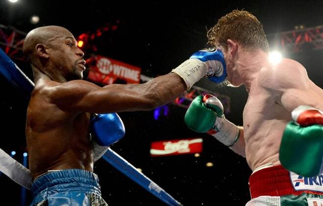(L-R) Floyd Mayweather, Jr. (USA), Saul Alvarez (MEX), SEPTEMBER 14, 2013 - Boxing : Floyd Mayweather, Jr. of the United States hits Saul Alvarez of Mexico during the WBC and WBA Super Welterweight titles bout at MGM Grand Garden Arena in Las Vegas, Nevada, United States. NoxThirdxPartyxSales  (xqoa000939)