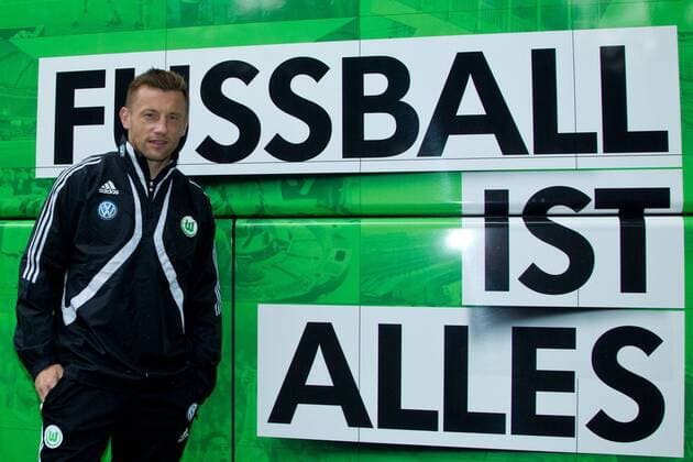 Ivica Olic (VfL Wolfsburg) - Erster Freiwilligentag des VfL Wolfsburg zugunsten des vom Hochwasser geschädigten Vereins TSG Calbe auf dem Vereinsgelände in Calbe - Deutschland, Fußball, Mann, Männer,18.09.2013