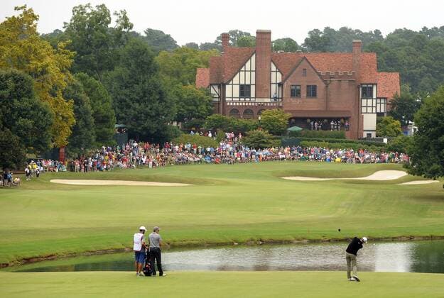 Adam Scott (R) and Jordan Spieth approach the historic clubhouse and home of legendary golfer Bobby Jones during the third round of the PGA Golf Herren Tour Championship on September 21, 2013 at East Lake Golf Club in Atlanta.  AJP2013092113