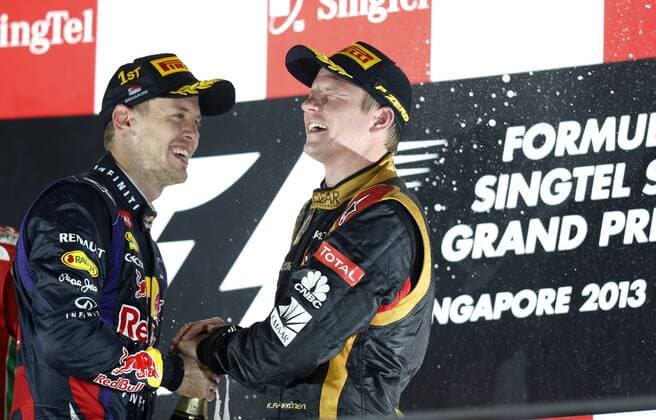Motorsports: FIA Formula One World Championship 2013, Grand Prix of Singapore, 1 Sebastian Vettel (GER, Infiniti Red Bull Racing), 7 Kimi Räikkönen (FIN, Lotus F1 Team), xHOCHxZWEIx