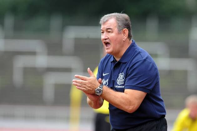 Dortmund, Deutschland 22. September 2013: 3. Bundesliga 13 14 - Borussia Dortmund II vs. 1. FC Saarbrücken. Trainer Milan Sasic (Saarbrücken) unzufrieden enttäuscht enttäuscht niedergeschlagen. mt