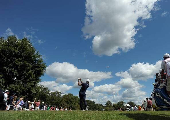 Dustin Johnson tees No. 2 during the final round of the PGA Golf Herren Tour Championship on September 22, 2013 at East Lake Golf Club in Atlanta. The FedEx Cup playoff winner stands to gain a $10 million payout bonus.  AJP2013092208