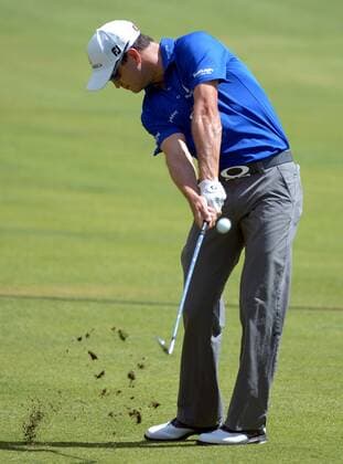 Zach Johnson hits his fairway stroke on No. 1 during the final round of the PGA Golf Herren Tour Championship on September 22, 2013 at East Lake Golf Club in Atlanta. Johnson made a par on the hole.  AJP2013092209