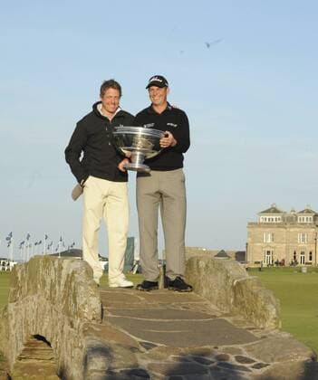 29.09.2013. St Andrews Scotland. The 4th and final Round of the Dunhill Golf Championship, from Old Course St AndrewsHugh Grant and Davie Howell on the Swilken Bridge xLorrainexHillx  ActionPlus20522734