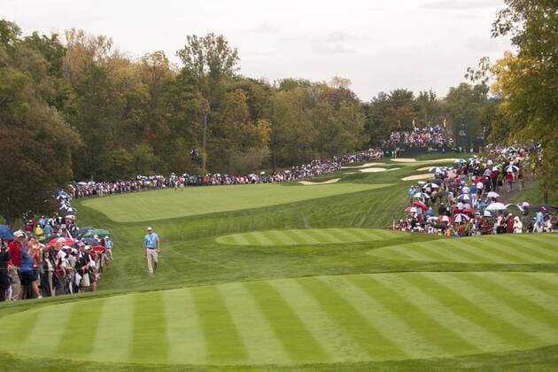 03 October 2013: Overall view of fan lined up all on hole one during the day one of The Presidents Cup at Muirfield Village GC in Dublin, Ohio GOLF: OCT 03 PGA Golf Herren - The Presidents Cup - Day One Icon131003030 EDITORIAL USE ONLY