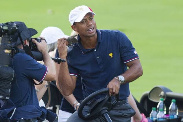 October 3, 2013: A baby squirrel nicknamed Sammy by Davis Love III on Tiger Woods as they watch the final four-ball match on the 18th fairway during the first day of The Presidents Cup at Muirfield Village Golf Club in Dublin, Ohio PGA Golf Herren 2013: The Presidents Cup OCT 03 - ZUMAct5