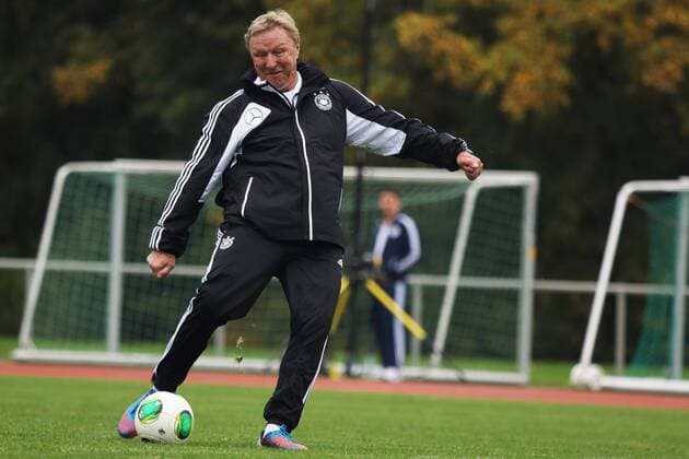 HORST HRUBESCH TRAINING DER DEUTSCHEN U21 NATIONALMANNSCHAFT GEISENHEIM