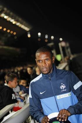Eric Abidal Frankreichs Nationalteam besucht die Trabrennbahn Vincennes - 08 10 2013 MichaelBaucher Panoramic 
