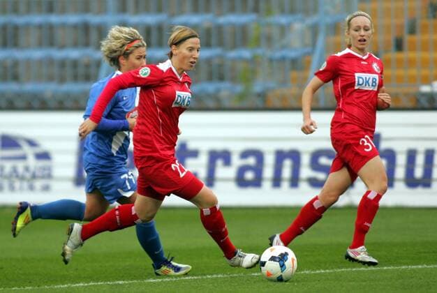 10.10.2013 Budapest(Hungary) WFC MTK Hungaria-1. FFC Turbine Potsdam UEFA Women s Champions League Stefanie Draws (c) and Pauline Bremer(r) 1. FFC Turbine Potsdam stoped Anita Padar(L) WFC MTK Hungaria : 