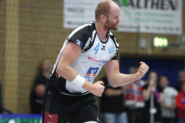 Alexander Becker (Neuhausen) jubelt und ballt die Faust TV Hüttenberg vs TV Neuhausen --- Handball --- 2. Bundesliga --- 12.10.2013 EP_rws