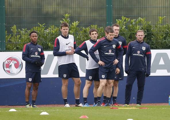 England s Wayne Rooney looks on during training England Training - World Cup Qualifier - London - England -14 10 2013 - Pic David Klein Sportimage EDITORIAL USE ONLY. No use with unauthorised audio, video, data, fixture lists, club league logos or live services. Online in-match use limited to 120 images, no video emulation. No use in betting, games or single club league player publications.