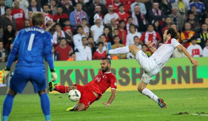 World Cup Qualifier Match between Turkey and Holland at the Sukru Saracoglu Stadium on October 15, 2013 in Istanbul, Turkey. Pictured: Arda Turan of Turkey and Daryl Janmaat of Holland. 