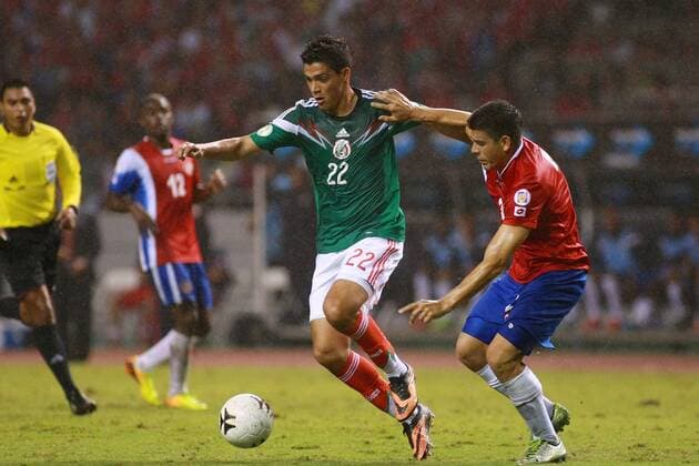 Raul Jimenez (L) (Mexico) Johnny Acosta (R) (Costa Rica) Concacaf San Jose, Costa Rica (FotoFranciscoEstrada JAMMEDIA) Costa Rica vs Mexico 
