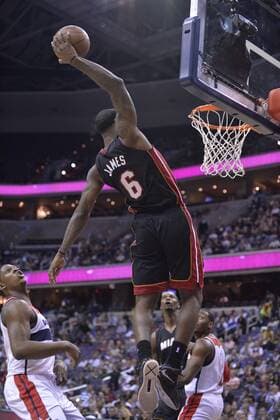 WASHINGTON D.C., Oct. 15, 2013 - LeBron James (above) of Miami Heat dunks during the 2013-2014 NBA Basketball Herren USA pre-season match against Washington Wizards in Washington D.C., capital of the United States, Oct. 15, 2013. Miami Heat lost 82-100. (Xinhua Zhang Jun) (lm) (SP)U.S.-WASHINGTON D.C.-NBA-PRE 