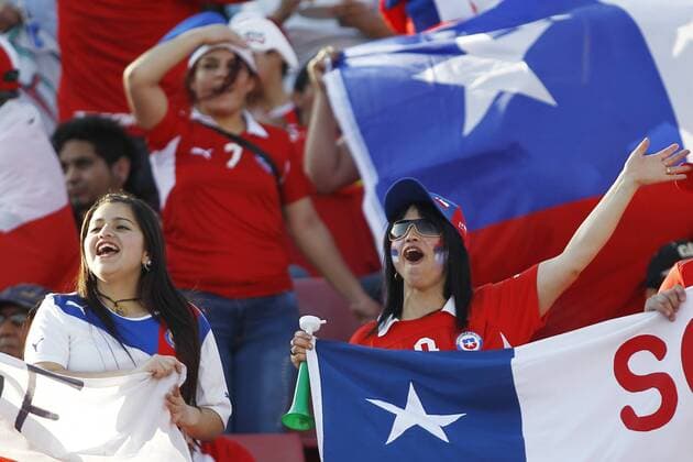 Football, Chile. World Cup 2013, qualifying match. The chilean fans cheer their team before the World Cup 2013 qualifying football match held at Nacional stadium in Santiago, Chile. 15 10 2013 - Football, 