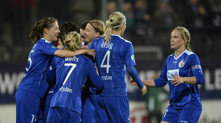 Potsdam bejubelt das Tor 0:3, Turbine Potsdam (P) - MTK Hungaria FC (H), Fußball, UEFA Women - Champions League, Saison 2013 2014, Potsdam, 16.10.2013,