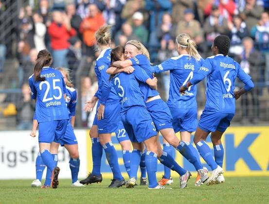 Fussball, Frauen, Bundesliga, Saison 2013 2014, 1. FFC Turbine Potsdam - VfL Wolfsburg (6. Spieltag), in der Mitte Lia Wälti (Nr. 3, Turbine Potsdam) und Pauline Bremer (Turbine Potsdam), Jubel nach Tor zum 1:0, 19.10. 2013,
